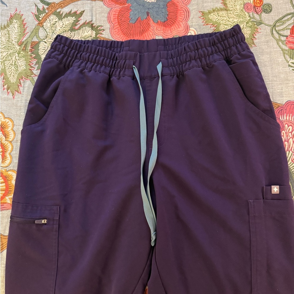 Rafaela oversized scrub top (large) + High waisted Dowa pants (large) - Picture 3 of 4